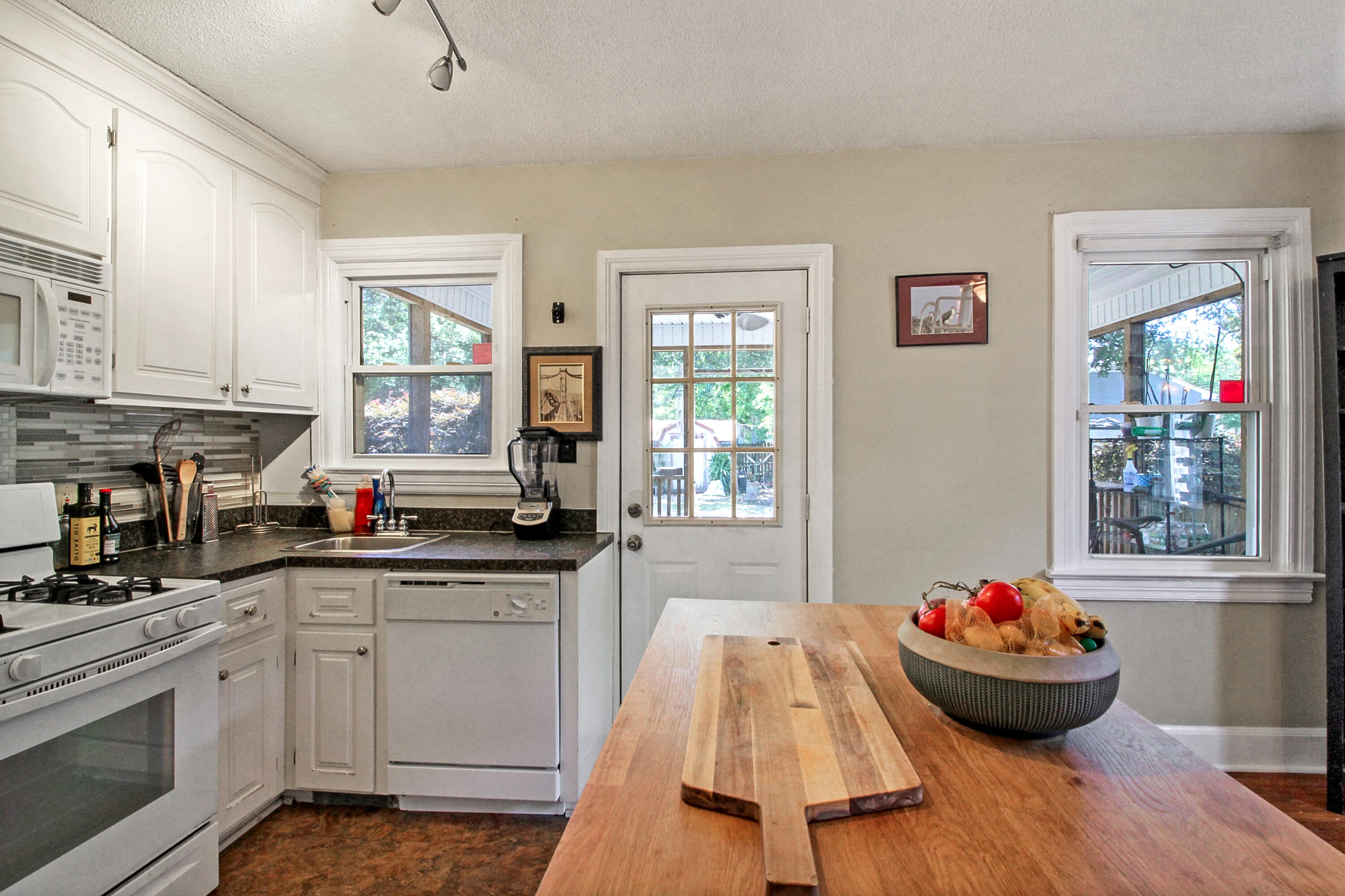 1223 Yeamans Hall Road Hanahan, SC 29410 - Photo 10 of 26 Kitchen