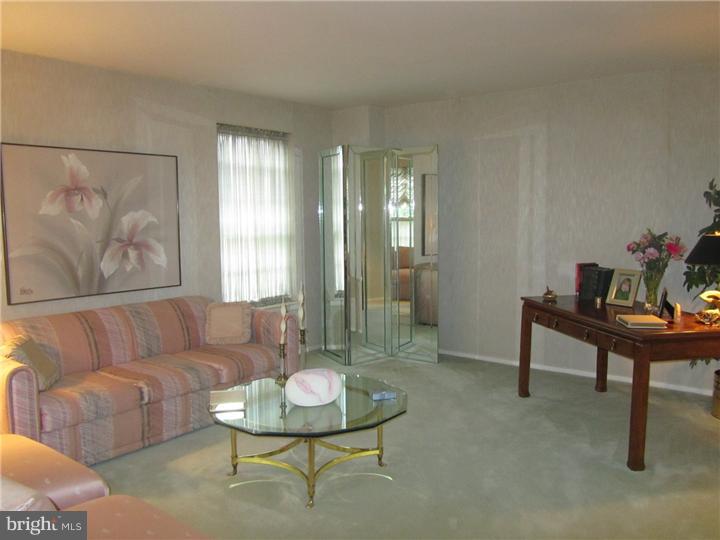 11113 Greiner Road Philadelphia, PA 19116 - Photo 2 of 23 Living Room