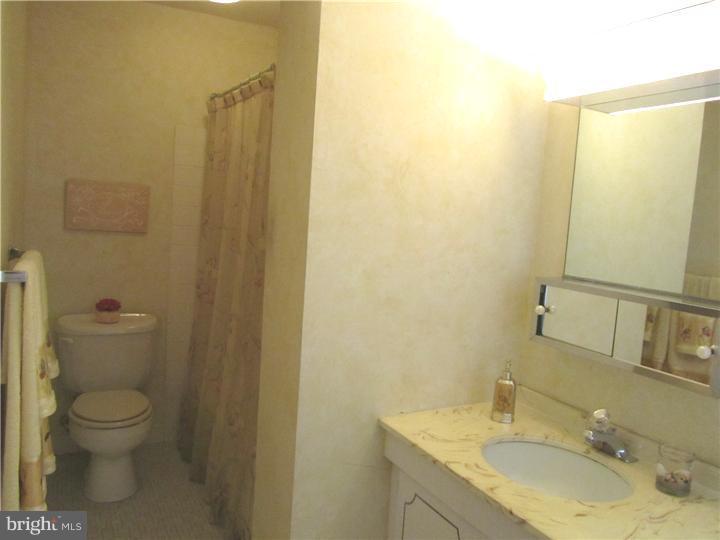 11113 Greiner Road Philadelphia, PA 19116 - Photo 17 of 23 Bathroom