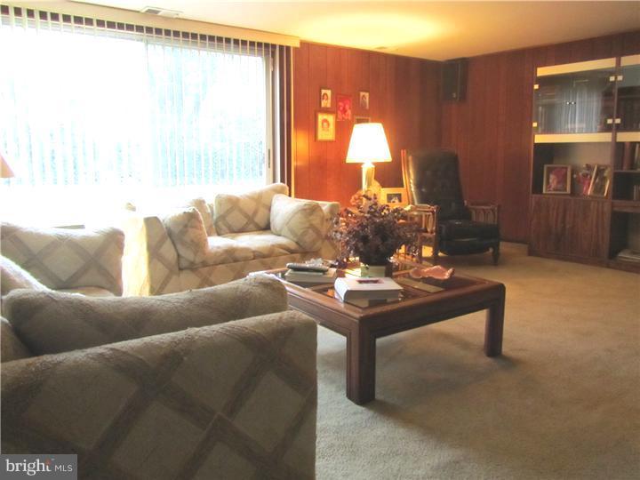 11113 Greiner Road Philadelphia, PA 19116 - Photo 20 of 23 Family Room