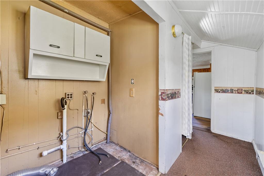 140 Stoney Point Road Shelocta, PA 15774 - Photo 16 of 29 Laundry/Pantry Combo