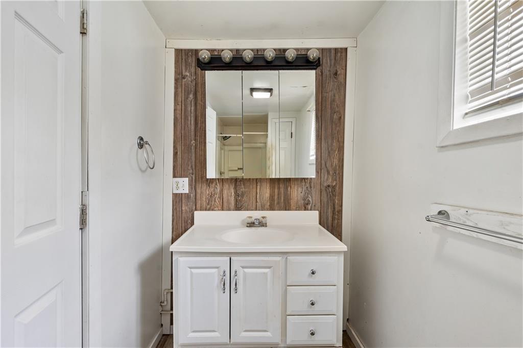 140 Stoney Point Road Shelocta, PA 15774 - Photo 22 of 29 Main floor bathroom
