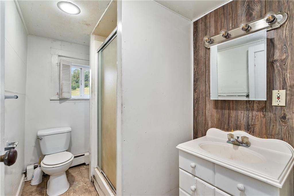 140 Stoney Point Road Shelocta, PA 15774 - Photo 29 of 29 Upper level bathroom