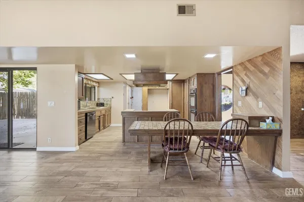 $500,000 | Undisclosed Address, Bakersfield, CA 93309