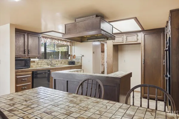 $500,000 | Undisclosed Address, Bakersfield, CA 93309