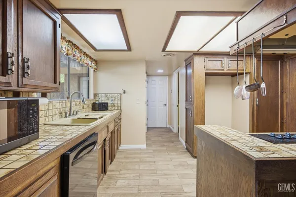 $500,000 | Undisclosed Address, Bakersfield, CA 93309