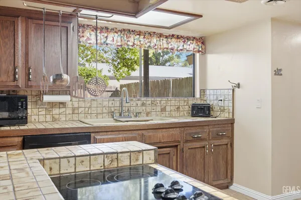 $500,000 | Undisclosed Address, Bakersfield, CA 93309