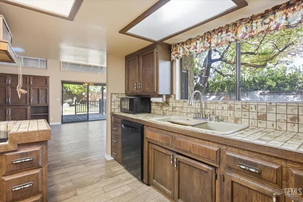 $500,000 | Undisclosed Address, Bakersfield, CA 93309