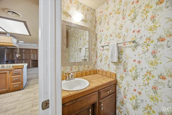 $500,000 | Undisclosed Address, Bakersfield, CA 93309