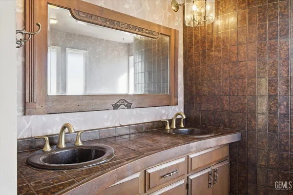$525,000 | Undisclosed Address, Bakersfield, CA 93309