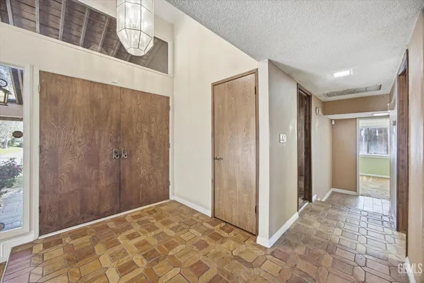 $500,000 | Undisclosed Address, Bakersfield, CA 93309