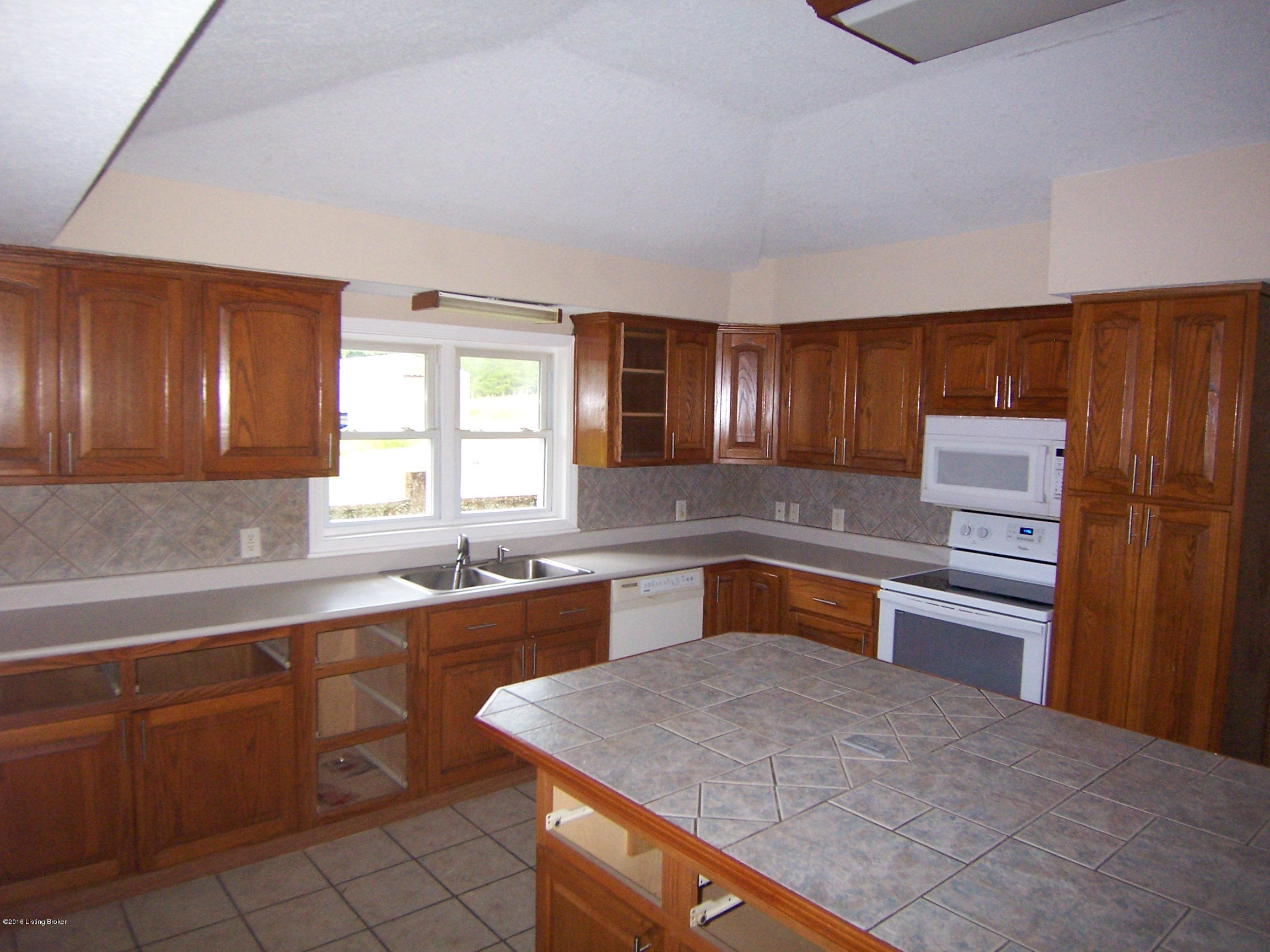882 Castleman Branch Road Shepherdsville, KY 40165 - Photo 3 of 20 4 KIT