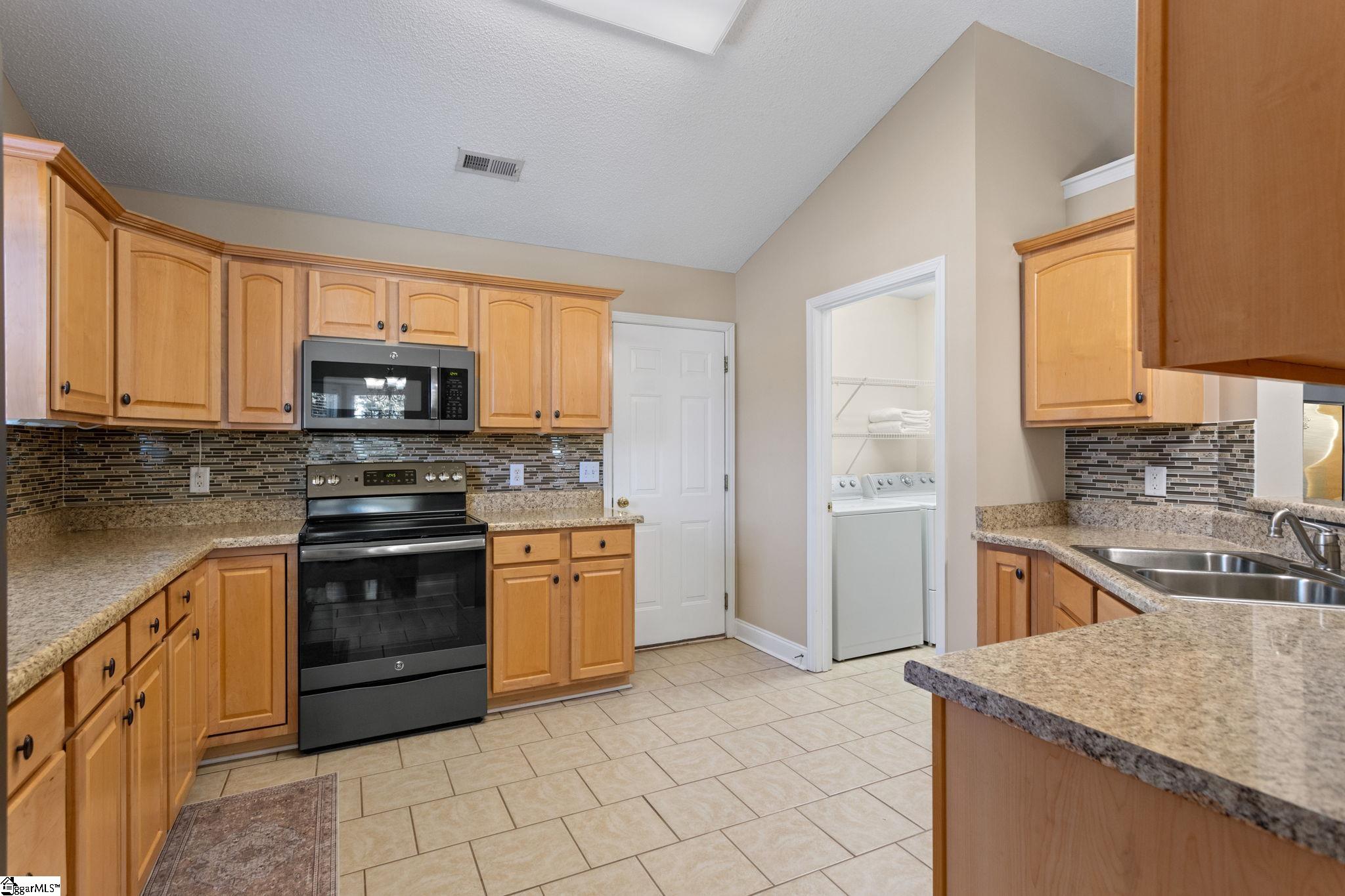 625 Ashley Commons Court Greer, SC 29651 - Photo 7 of 30