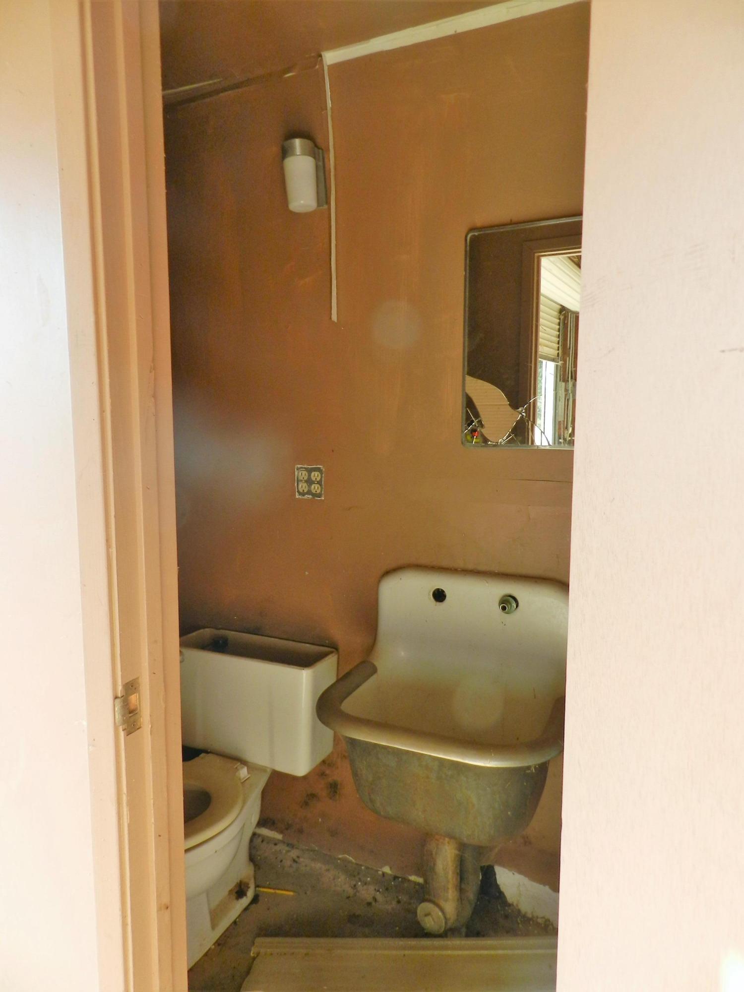 6280 Oasis Road Redding, CA 96003 - Photo 34 of 37 DSCN3972