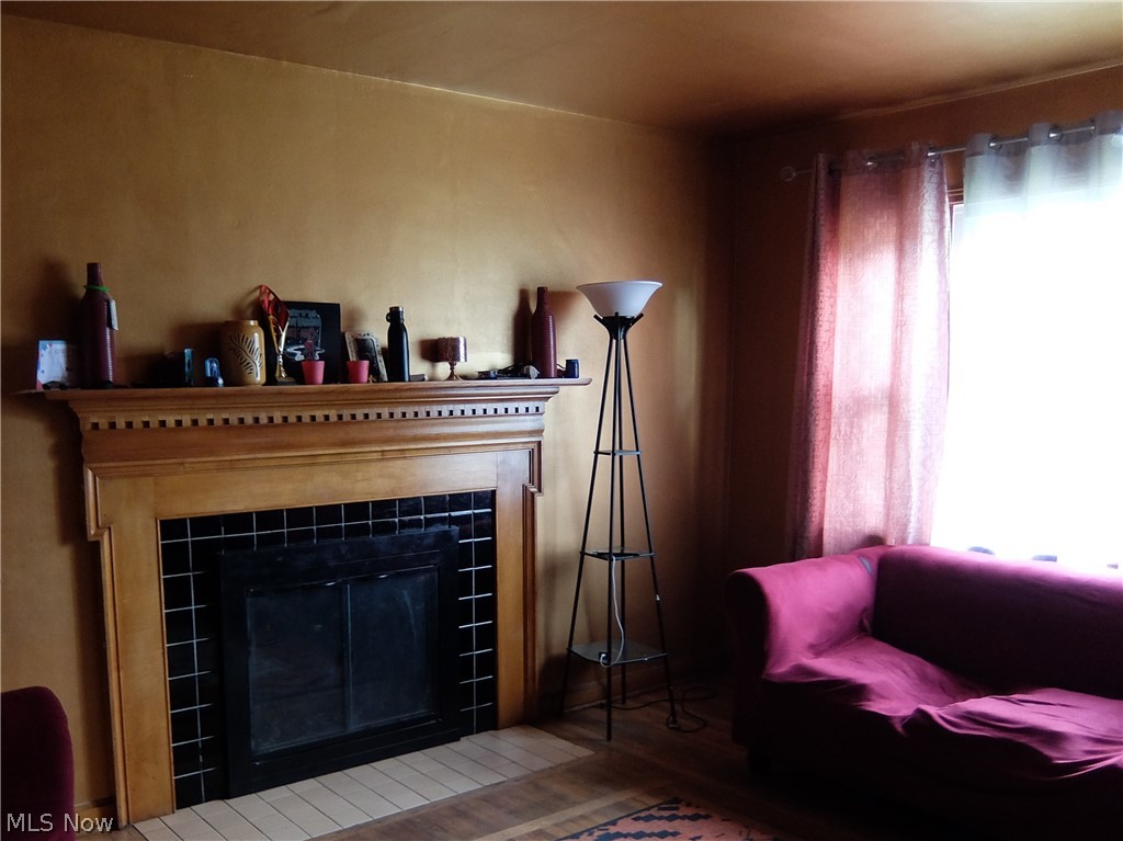 4022 Devon Street Southeast Warren, OH 44484 - Photo 11 of 17 living room
