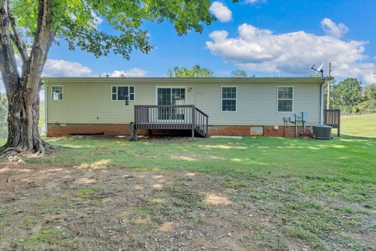 106 Crest Court Blue Ridge, VA 24064 - Photo 32 of 43 33-MIB03491