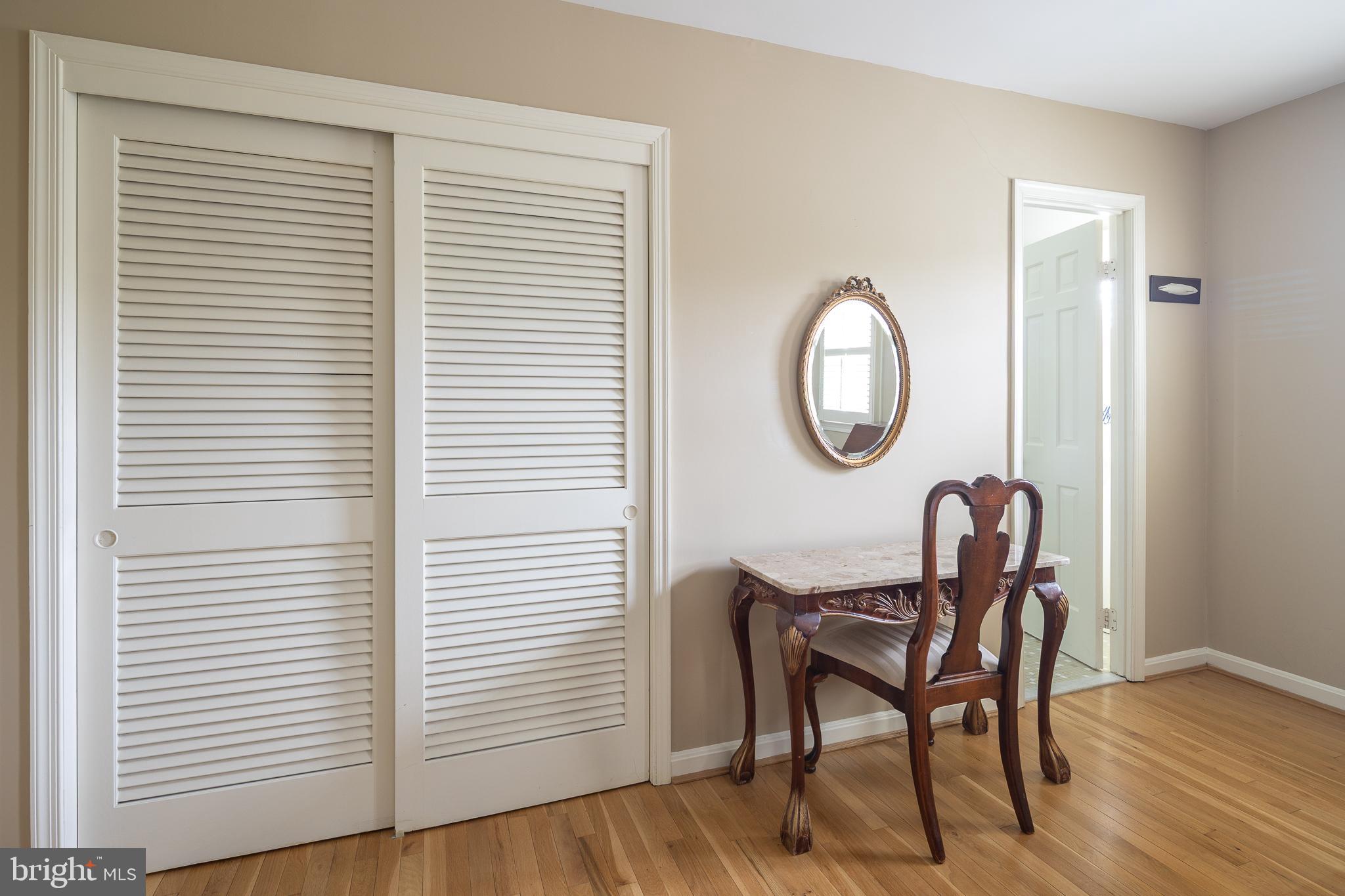 6311 Golf Course Square Alexandria, VA 22307 - Photo 13 of 39 a table and chairs in a room