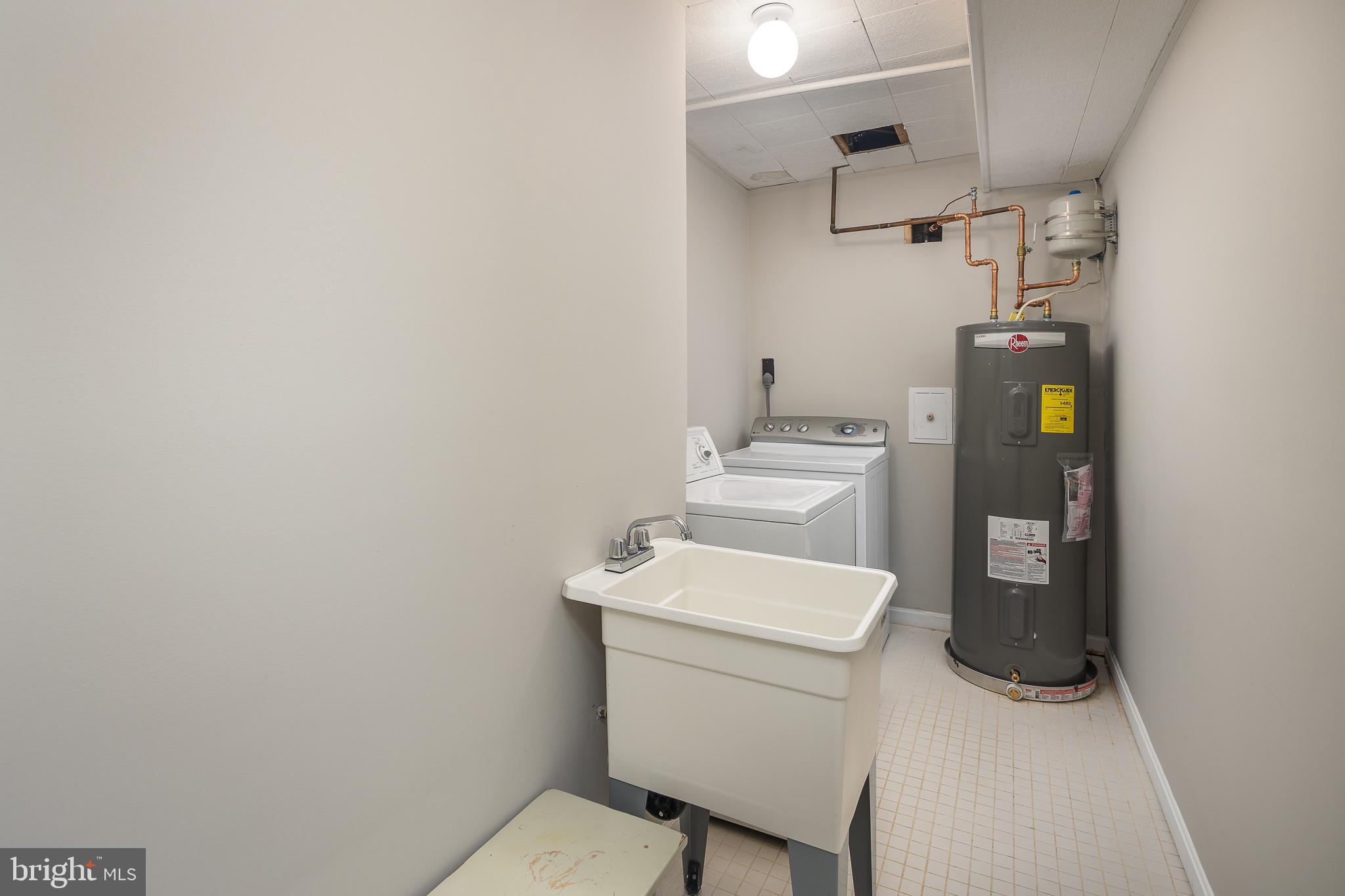 6311 Golf Course Square Alexandria, VA 22307 - Photo 25 of 39 a utility room with dryer and washer