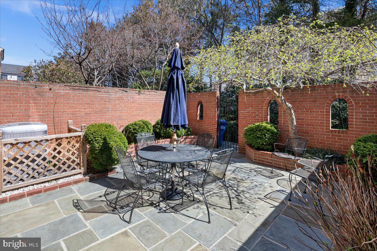 6311 Golf Course Square Alexandria, VA 22307 - Photo 26 of 39 a view of a chairs and table in backyard