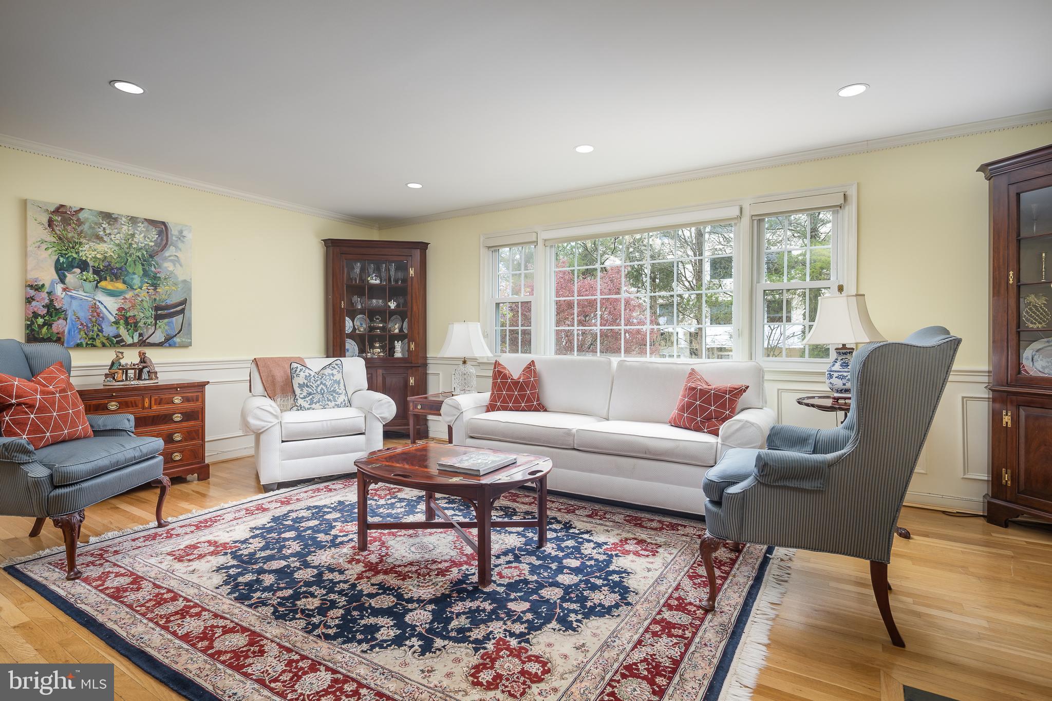 6311 Golf Course Square Alexandria, VA 22307 - Photo 8 of 39 a living room with furniture and a rug