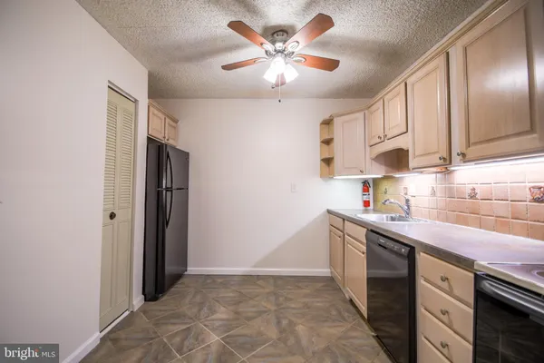 $165,000 | 400 Glendale Road, Unit H32, Havertown, PA 19083