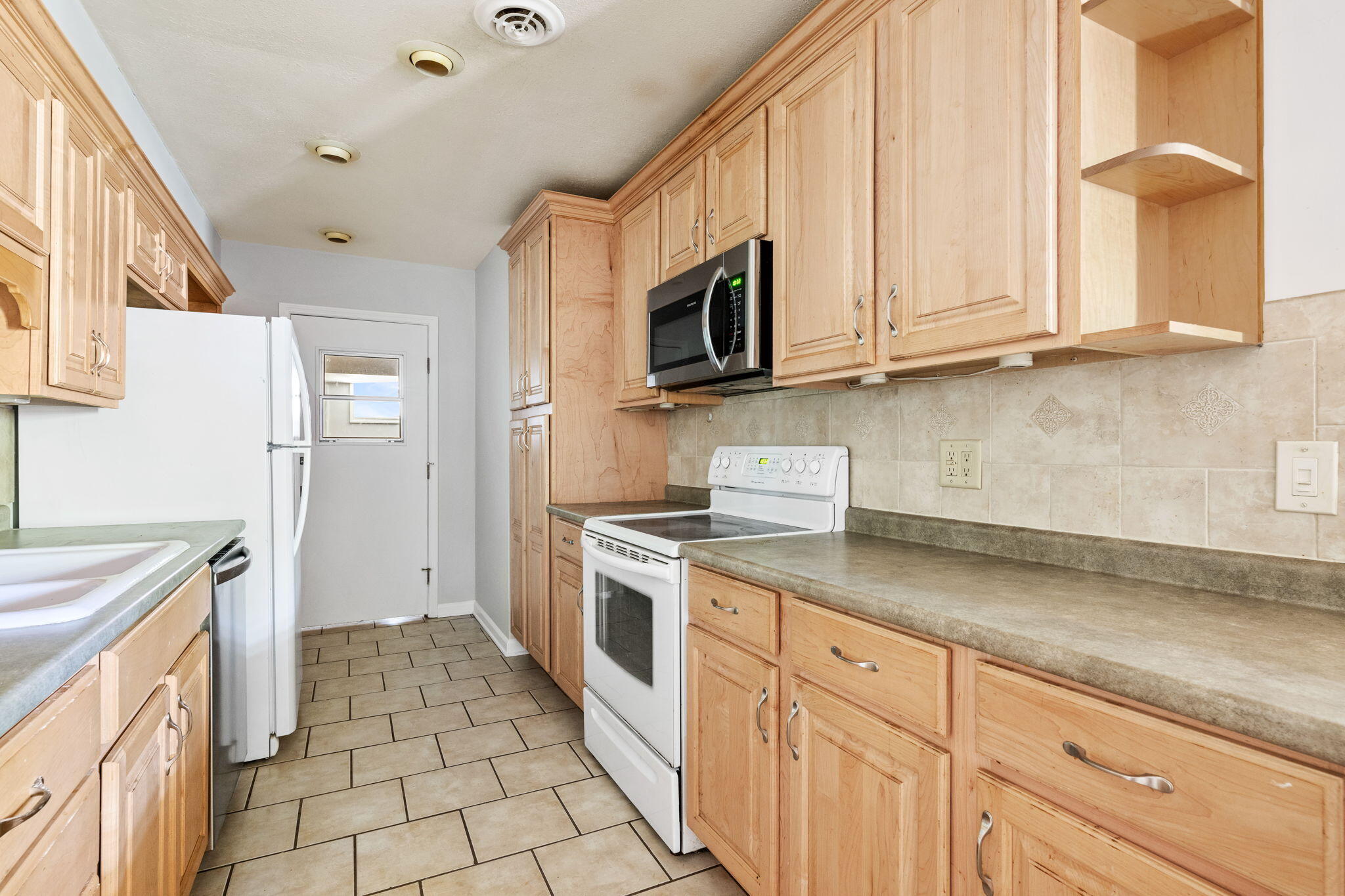 32 Meander Row, Unit 8 Charleston, SC 29412 - Photo 11 of 33 Kitchen