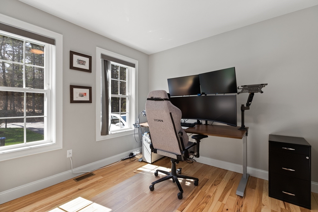 526 Hubbardston Road Templeton, MA 01468 - Photo 13 of 32