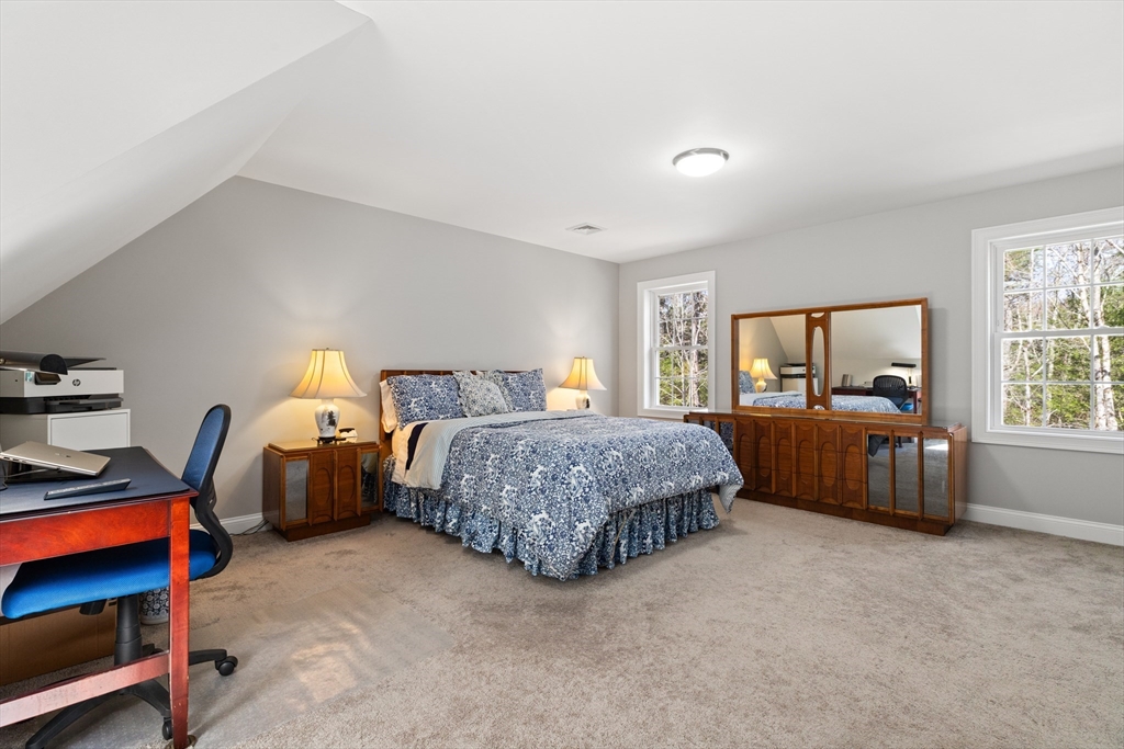 526 Hubbardston Road Templeton, MA 01468 - Photo 17 of 32