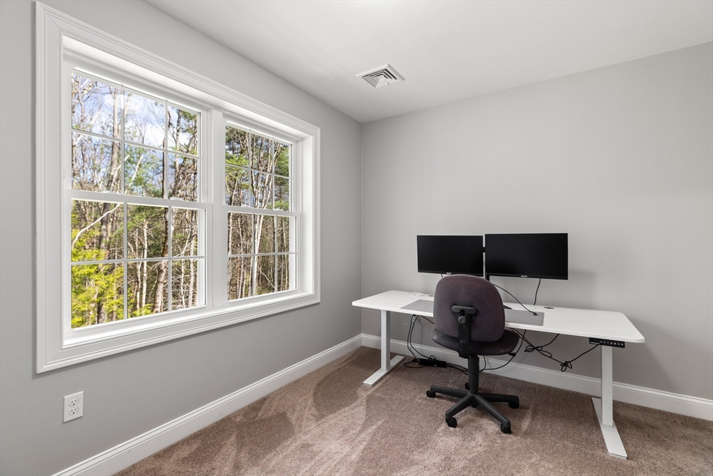 526 Hubbardston Road Templeton, MA 01468 - Photo 24 of 32