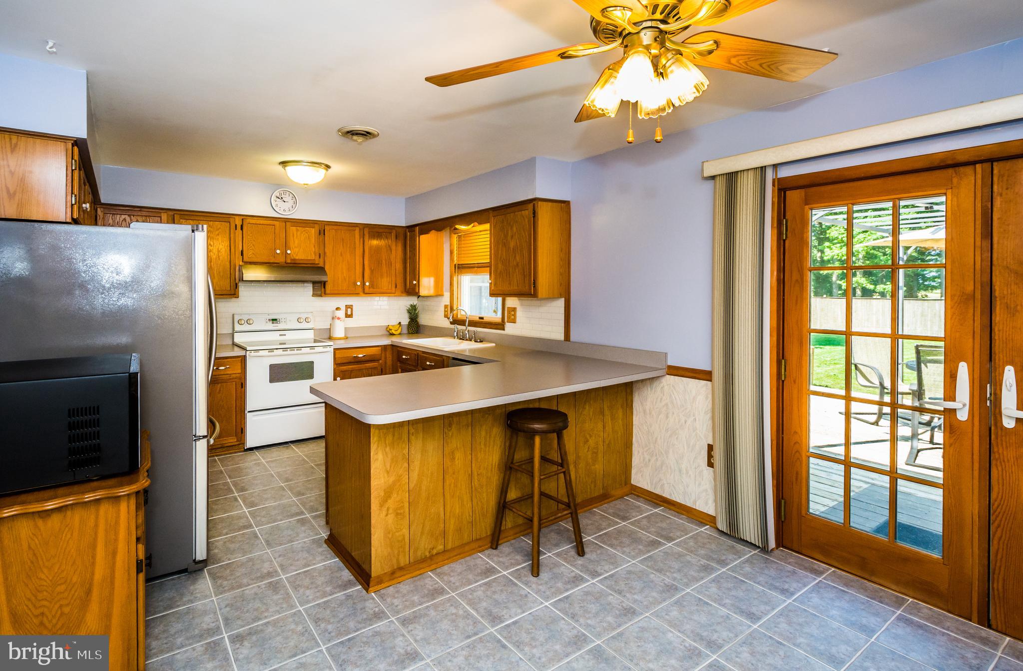 809 Mason Road Stevensville, MD 21666 - Photo 16 of 49 Kitchen Breakfast Bar area (view from Dining Room)