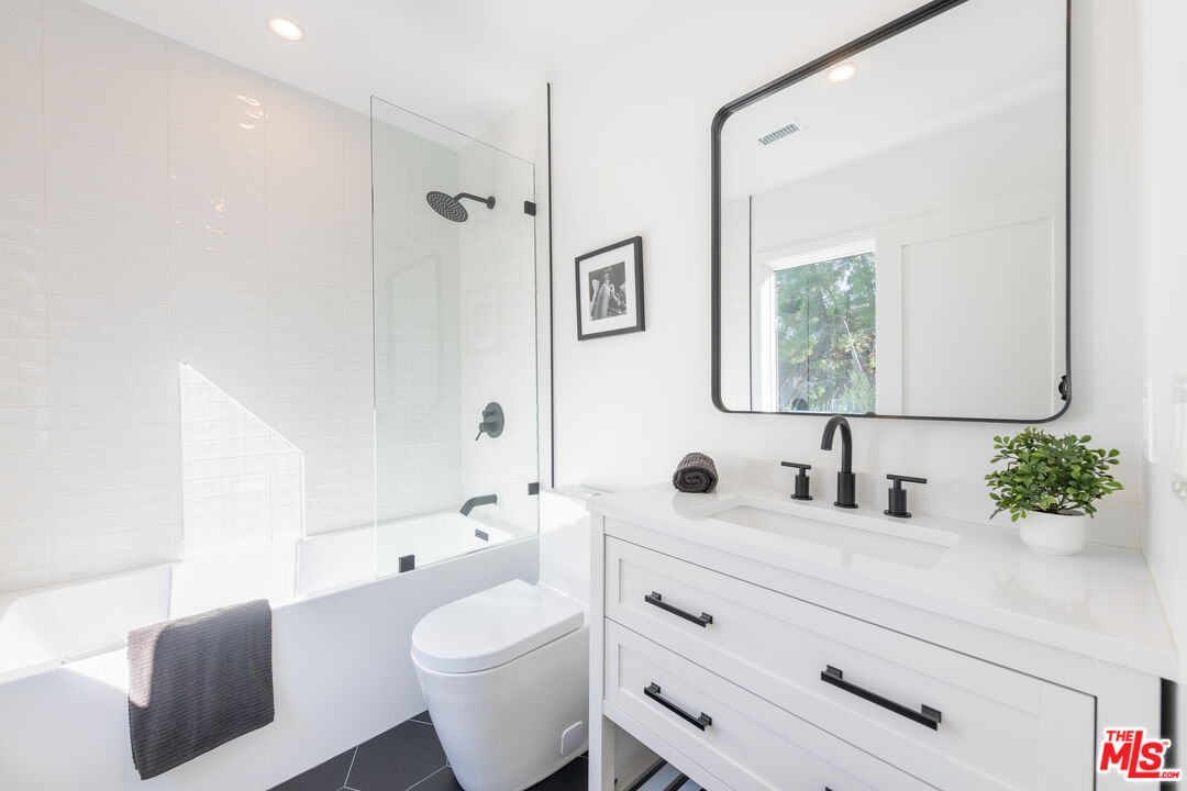 17153 Adlon Road Encino, CA 91436 - Photo 38 of 56 Gallery Image 38