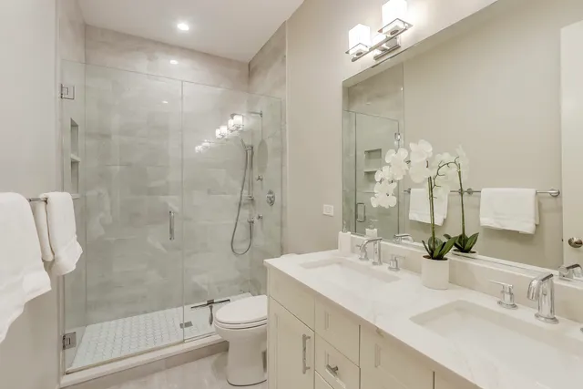 $809,000 | 4135 North Kenmore Avenue, Unit 1N, Chicago, IL 60613