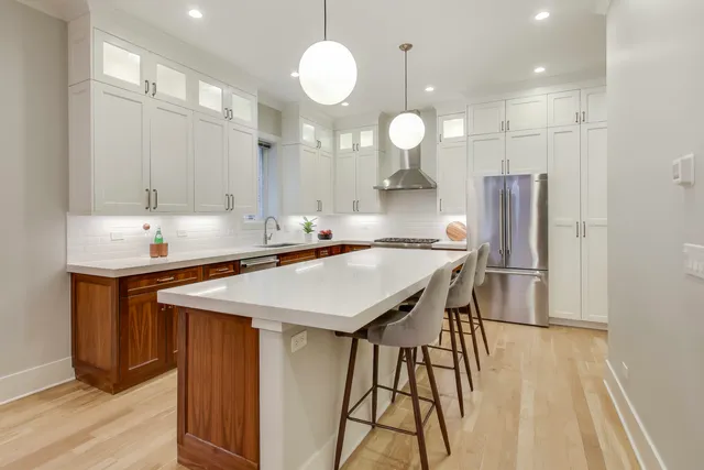 $809,000 | 4135 North Kenmore Avenue, Unit 1N, Chicago, IL 60613