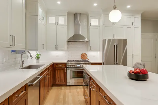 $809,000 | 4135 North Kenmore Avenue, Unit 1N, Chicago, IL 60613