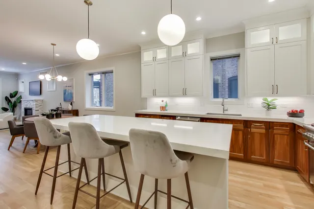 $809,000 | 4135 North Kenmore Avenue, Unit 1N, Chicago, IL 60613