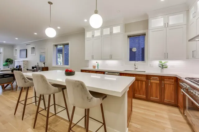 $809,000 | 4135 North Kenmore Avenue, Unit 1N, Chicago, IL 60613