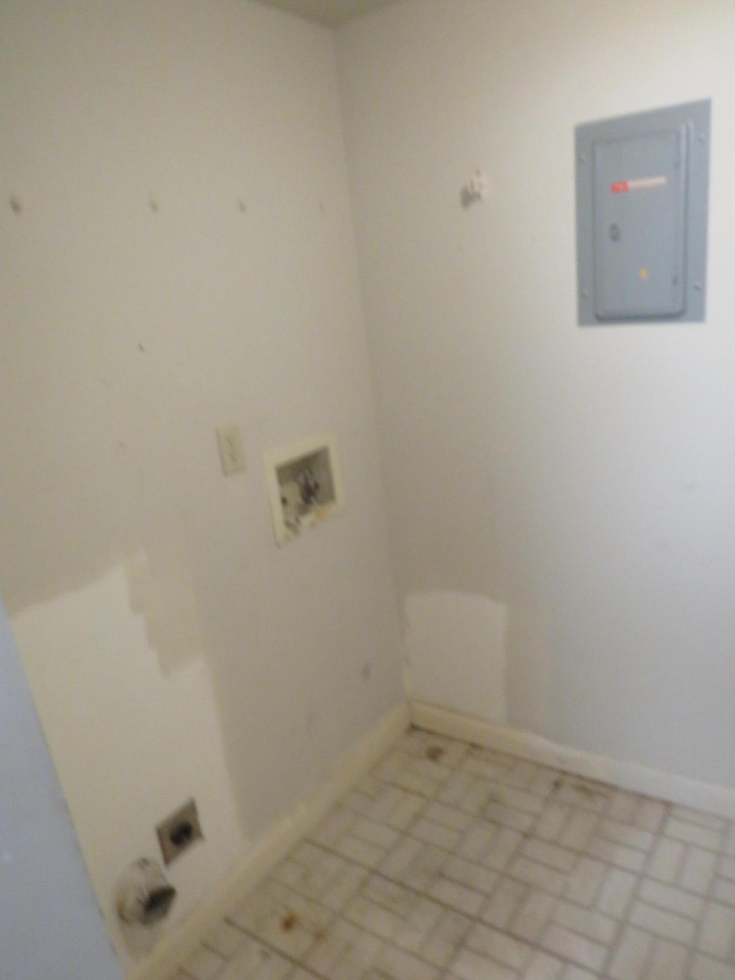 335 Pine Ridge Circle, Unit D1 Greenacres, FL 33463 - Photo 9 of 30 a view of a small space