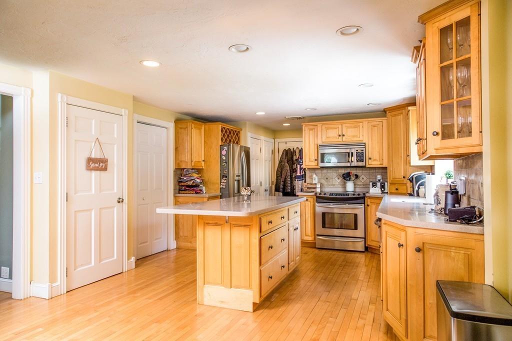 38 Thomas Road Berkley, MA 02779 - Photo 7 of 34 Gallery Image 7
