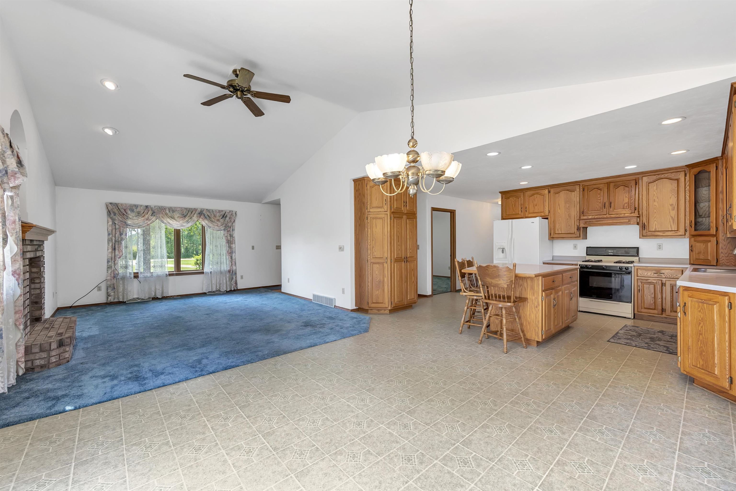 956 Yurek Road Pulaski, WI 54162 - Photo 8 of 50