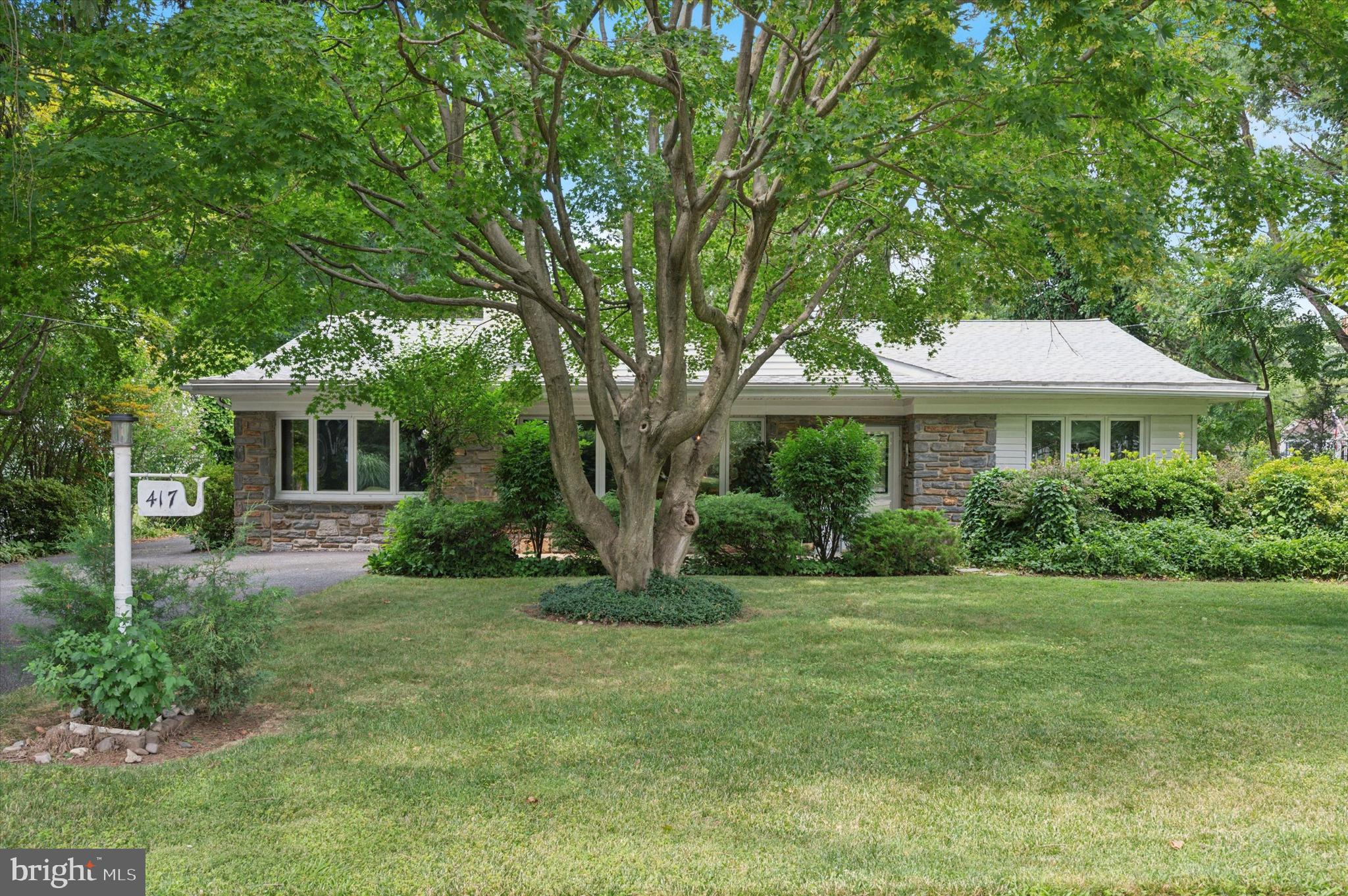 417 Pinecrest Road Springfield, PA 19064 - Photo 1 of 25 Welcome Home!