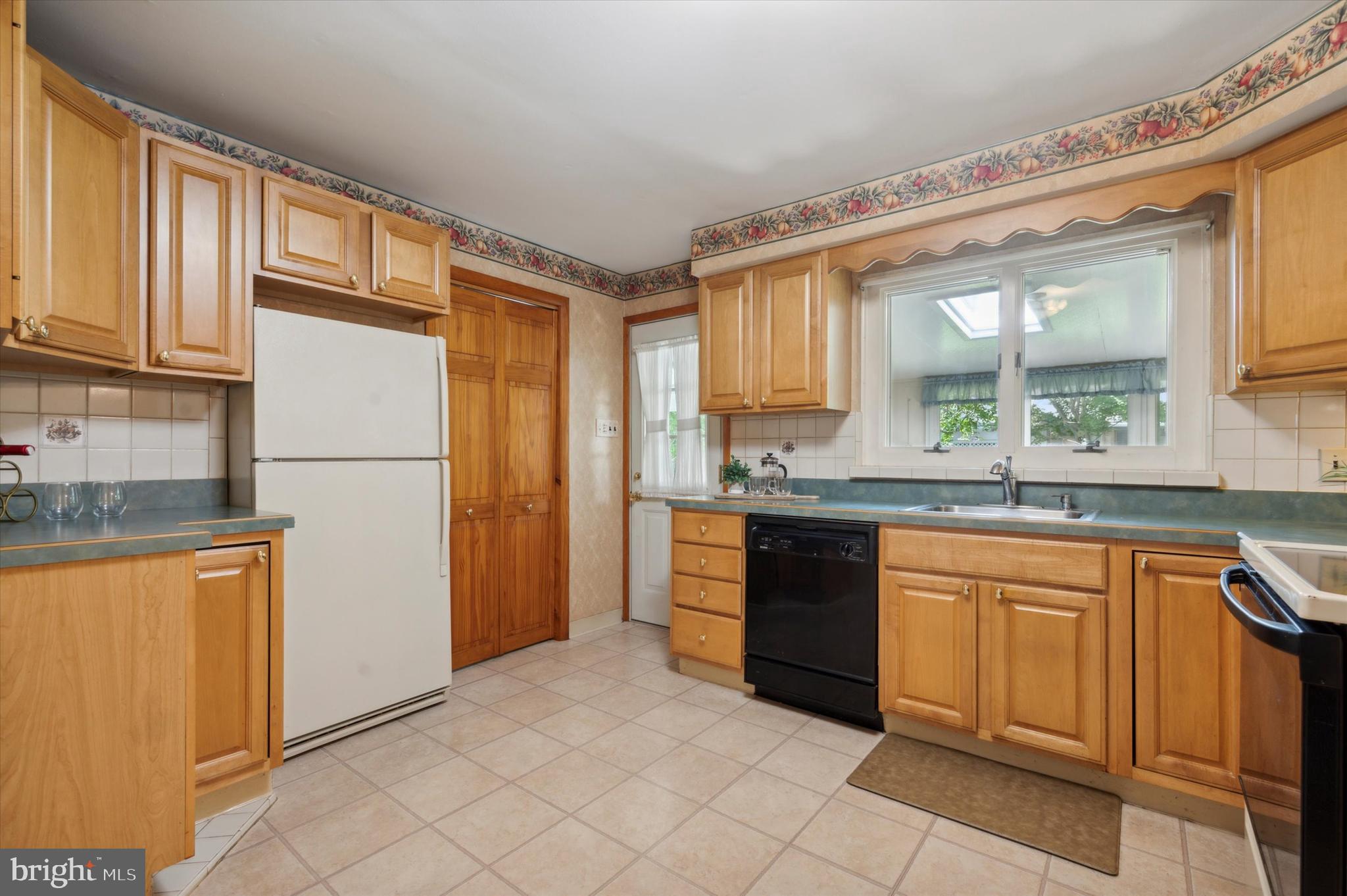 417 Pinecrest Road Springfield, PA 19064 - Photo 12 of 25 Kitchen