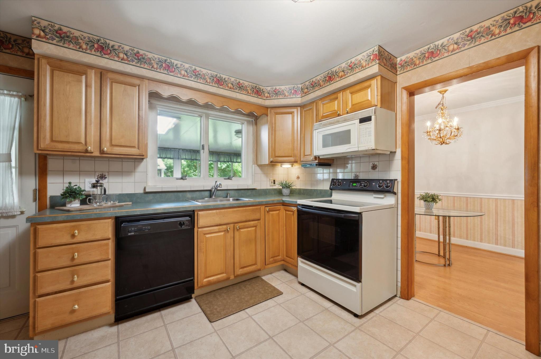 417 Pinecrest Road Springfield, PA 19064 - Photo 13 of 25 Kitchen