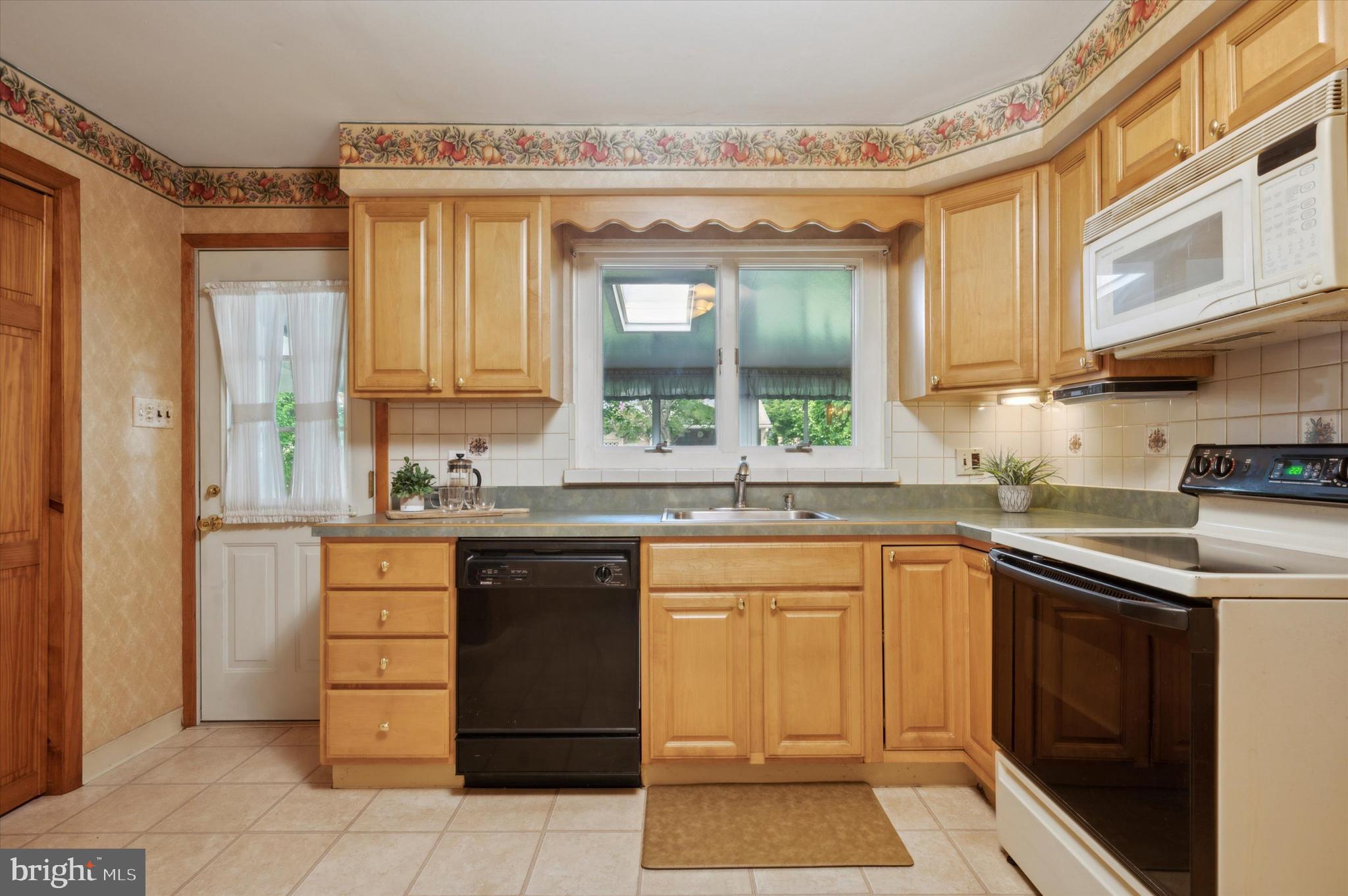 417 Pinecrest Road Springfield, PA 19064 - Photo 14 of 25 Kitchen