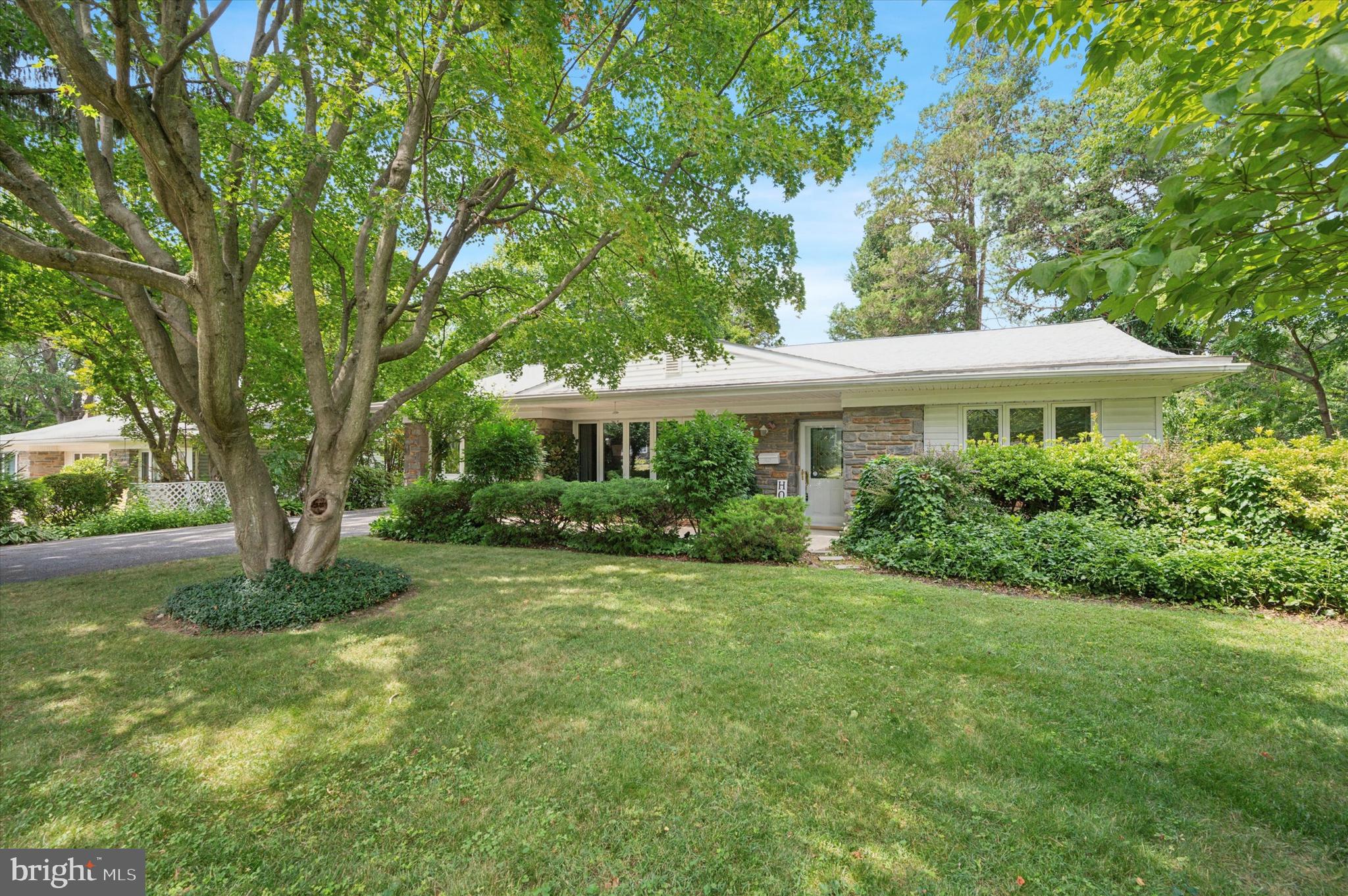 417 Pinecrest Road Springfield, PA 19064 - Photo 3 of 25 Front Exterior