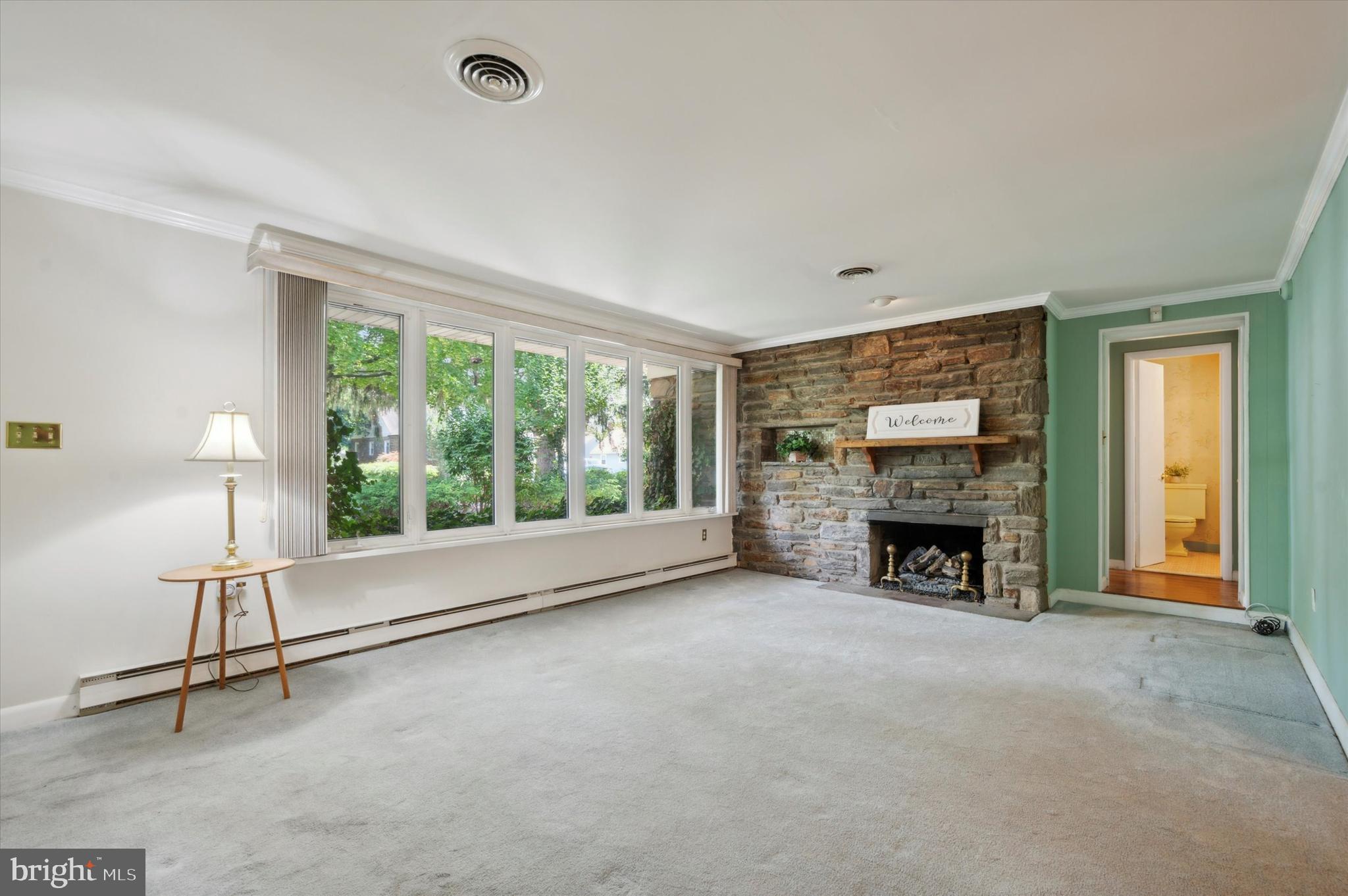 417 Pinecrest Road Springfield, PA 19064 - Photo 4 of 25 Living Room
