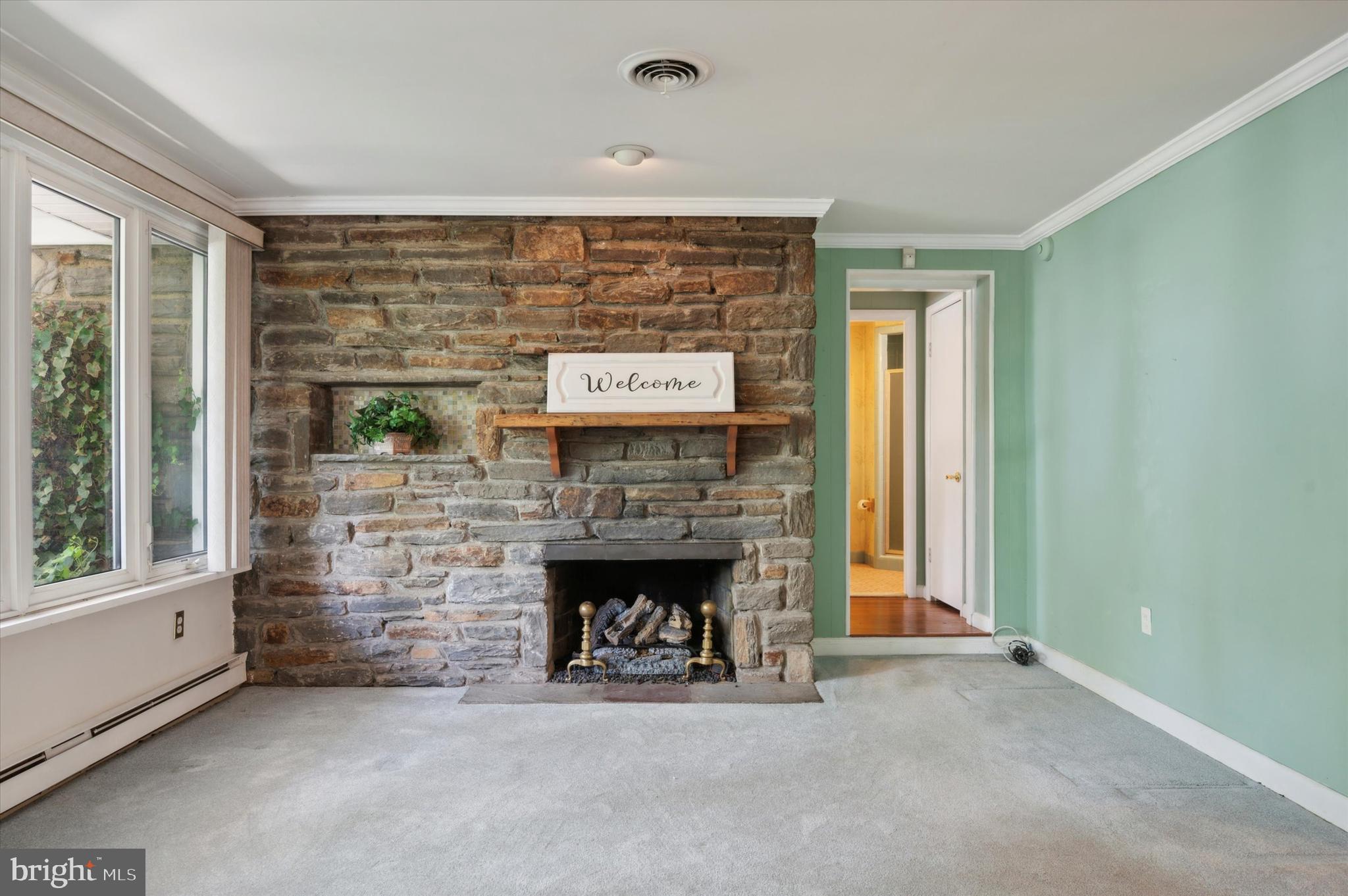 417 Pinecrest Road Springfield, PA 19064 - Photo 5 of 25 Living Room
