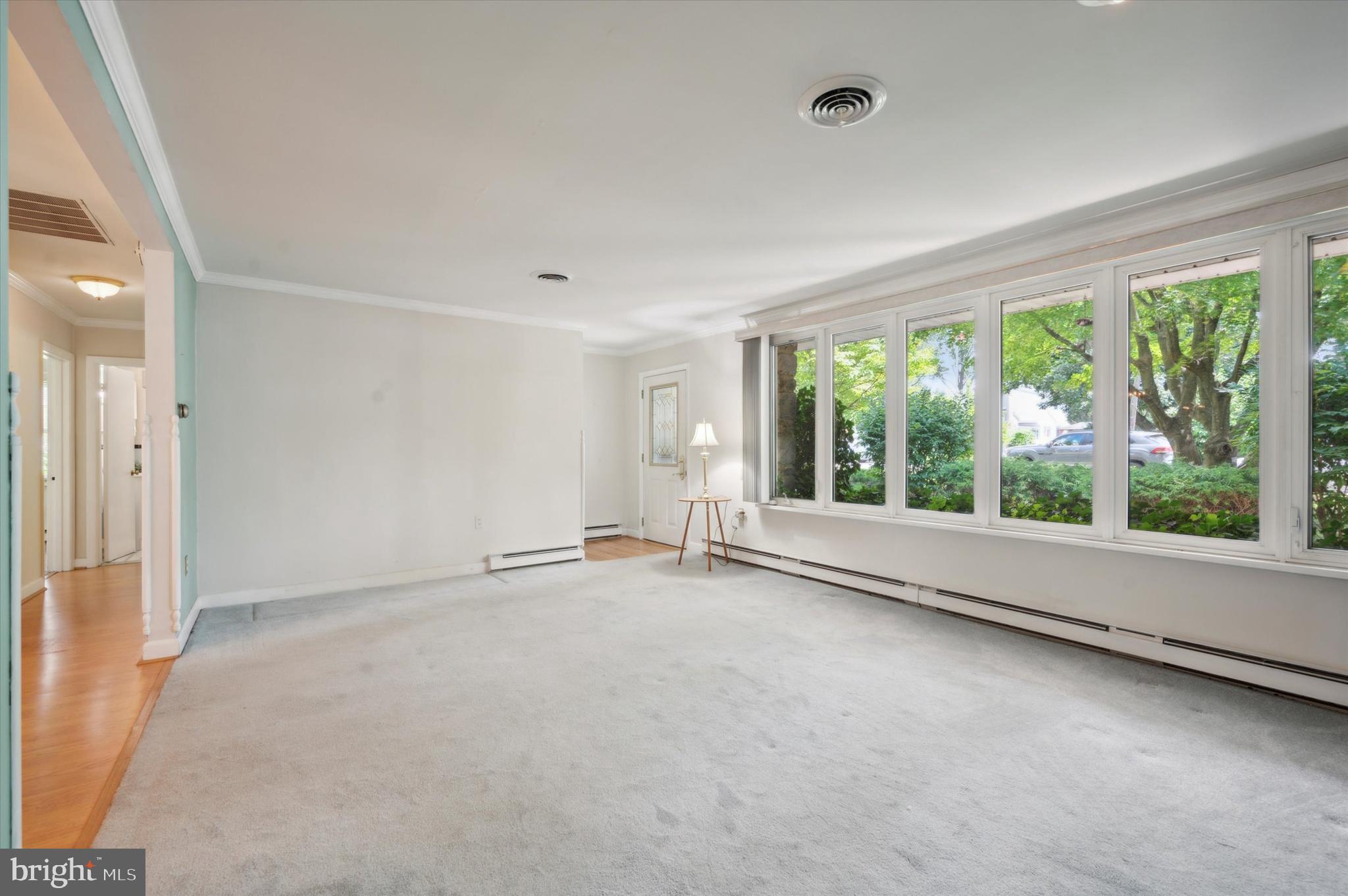 417 Pinecrest Road Springfield, PA 19064 - Photo 6 of 25 Living Room