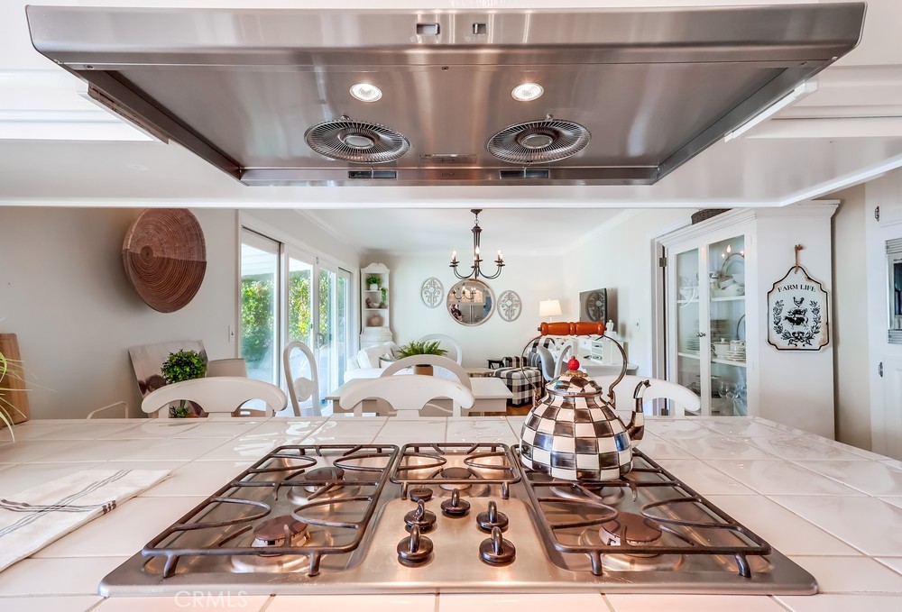 835 Statler Street San Pedro, CA 90731 - Photo 15 of 35 a view of a livingroom with furniture and front door