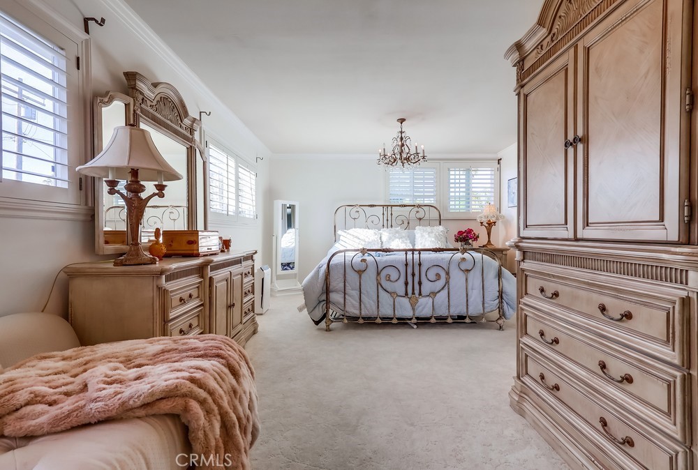 835 Statler Street San Pedro, CA 90731 - Photo 20 of 35 a bedroom with a bed and a chandelier
