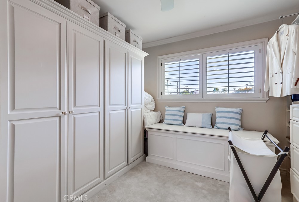 835 Statler Street San Pedro, CA 90731 - Photo 25 of 35 a room with a bed and a window